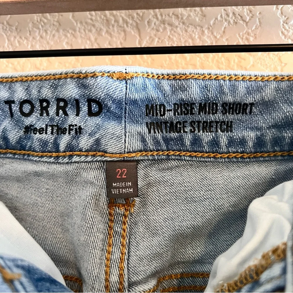 Torrid Mid-Rise Vintage Stretch Short Size 22